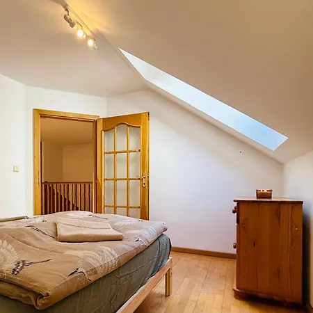 Srdce Mesta 3 - Slnecny V Podkrovi S Balkonom Nad Ulicou Daire