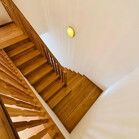 Daire Srdce Mesta 3 - Slnecny V Podkrovi S Balkonom Nad Ulicou