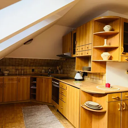 Srdce Mesta 3 - Slnecny V Podkrovi S Balkonom Nad Ulicou *