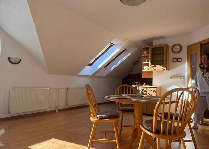 Srdce Mesta 3 - Slnecny V Podkrovi S Balkonom Nad Ulicou アパート *