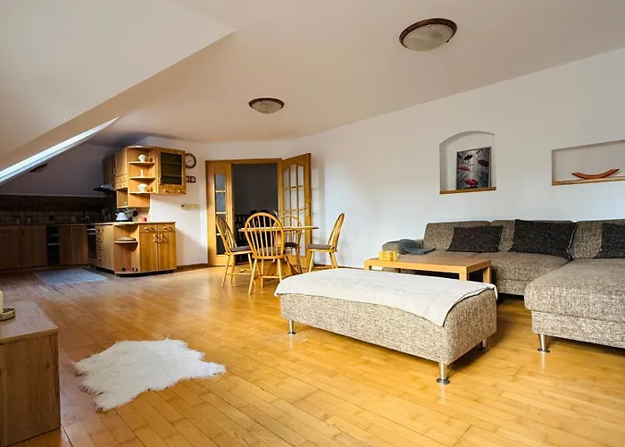 Srdce Mesta 3 - Slnecny V Podkrovi S Balkonom Nad Ulicou Stará Turá